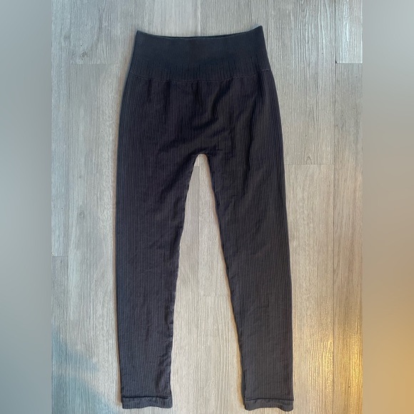 NWOT Nikibiki Black Seamless Ribbed Leggings One Size - Picture 1 of 3
